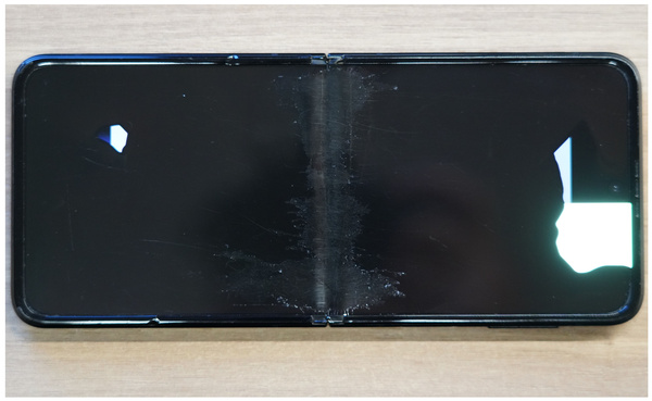 Smartfon Samsung Galaxy Z Flip 3 5G Czarny (USZKODZONY)
