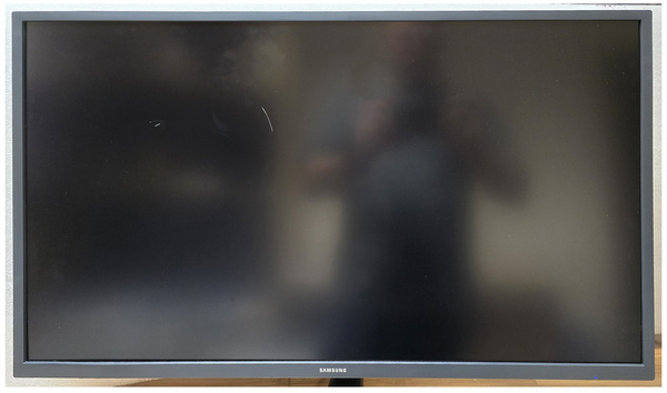 Monitor LED Samsung UJ590UQRX 31,5" 3840 x 2160 px VA  USZKODZONY (LU32J590UQPXEN)