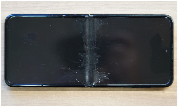 Smartfon Samsung Galaxy Z Flip 3 5G Czarny (USZKODZONY)